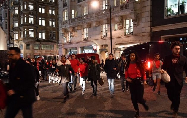 Δύο άνδρες προσήλθαν εκουσίως και κατέθεσαν για τον πανικό στο Μετρό του Λονδίνου