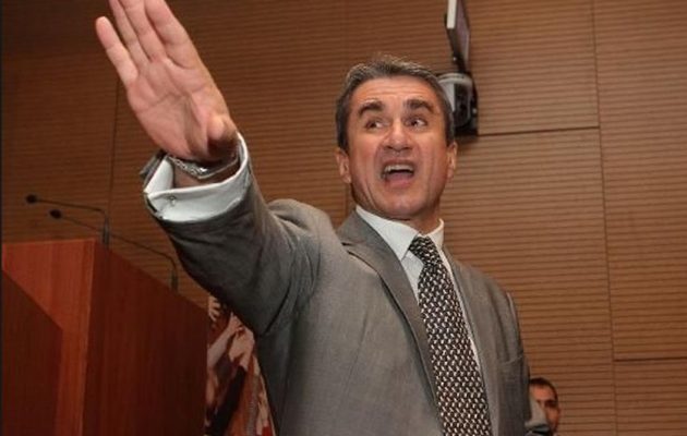 “Τρελό” σόου Λοβέρδου στο ΥΠΕΞ! Μπήκε στο Υπουργείο και ζητούσε από όποιον έβρισκε μπροστά του τα… απόρρητα