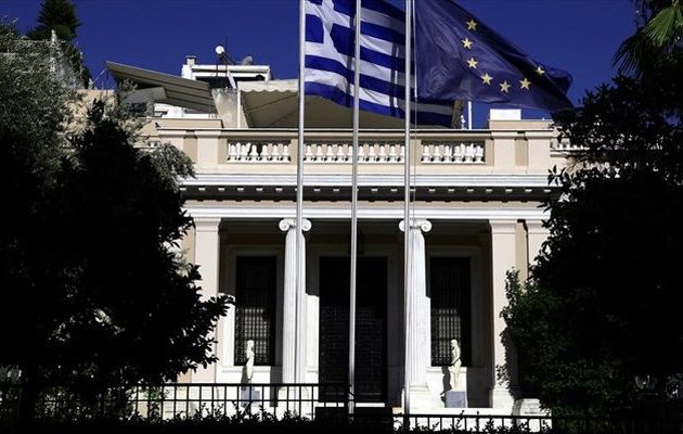 Μαξίμου: Ο Μητσοτάκης θα συνεχίσει να κυλιέται στη λάσπη;