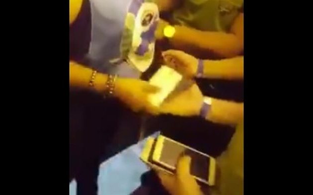 Δεν μπορείτε να φανταστείτε πόσα κινητά είχε πάνω της μια κλέφτρα τηλεφώνων (βίντεο)