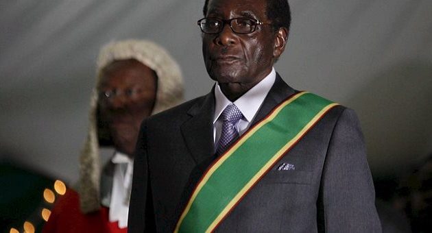 Αρνείται να παραιτηθεί μετά το πραξικόπημα ο 93χρονος πρόεδρος της Ζιμπάμπουε