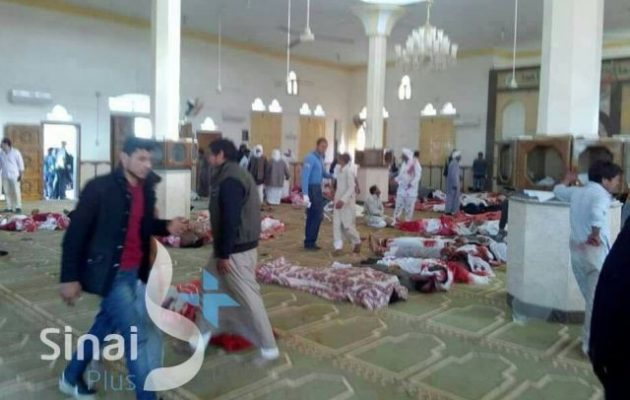 Εικόνες φρίκης στο μακελειό: Εκατόμβη νεκρών σε τέμενος στην Αίγυπτο (φωτο+βίντεο)