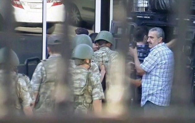 Τουρκία: Νέες “εκκαθαρίσεις” στο στρατό με εντάλματα σύλληψης για 360 “γκιουλενιστές”