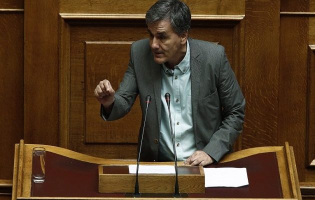 Tσακαλώτος: Όριο 9.000 ευρώ στις καταθέσεις για το κοινωνικό μέρισμα – Επίθεση στους φοροκλέφτες