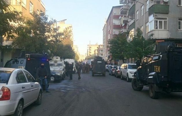 Μάχη Κούρδων ανταρτών και Τούρκων αστυνομικών σε πολυκατοικία – Νεκροί και τραυματίες