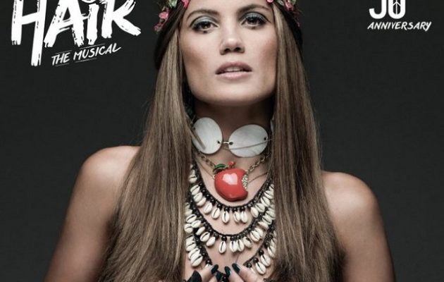 Γυμνή πάνω στη σκηνή η Μαίρη Συνατσάκη (φωτο)