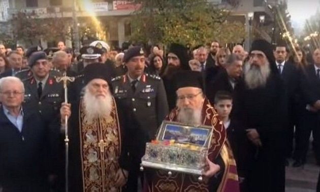 Πλήθος πιστών για την υποδοχή της Αγίας Ζώνης της Παναγίας στο Αγρίνιο