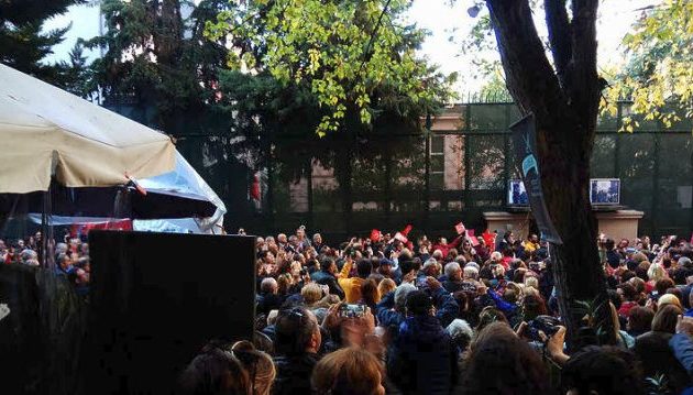 “Φρενίτιδα” στο τουρκικό προξενείο για τον Κεμάλ Ατατούρκ