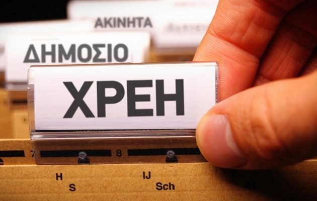Η ΑΑΔΕ κρεμάει στα «μανταλάκια»  τα ονόματα 8.200 μεγαλοφειλετών για χρέη στα Ταμεία