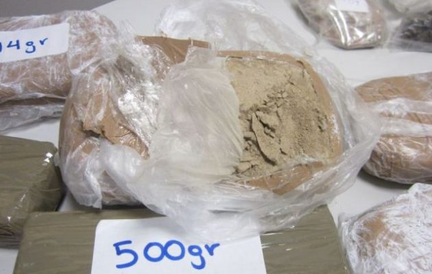 Δείτε τα κιλά ηρωΐνης που βρέθηκαν στη ναρκω-ταβέρνα της Αττικής (φωτο)