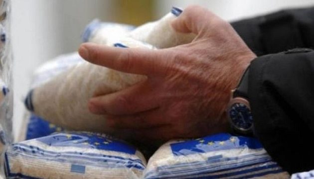 Ψητοπωλείο στη Νέα Μάκρη προσφέρει σουβλάκι και νερό σε άπορους (φωτο)