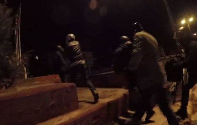 “Ντου” με μπογιές από Ρουβίκωνα στην πρεσβεία του Ισραήλ