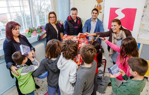 Η ΕΚΟ μοιράζει παιχνίδια, χαρά και χαμόγελα