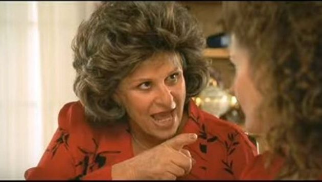 Η… “Ελληνίδα” μάνα του “Γάμος αλά Ελληνικά” πιάστηκε να κλέβει φαγητά