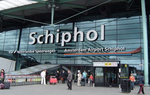 Αστυνομικοί πυροβόλησαν άνδρα που κρατούσε μαχαίρι στο αεροδρόμιο του Άμστερνταμ