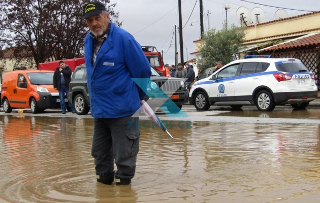 “Πνίγηκε” από τη νεροποντή ο νομός Ροδόπης – Απεγκλωβισμοί από σπίτια και αυτοκίνητα (βίντεο)