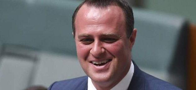 Δείτε Αυστραλό gay βουλευτή να κάνει πρόταση γάμου στον άνδρα του από το βήμα της Βουλής (βίντεο)