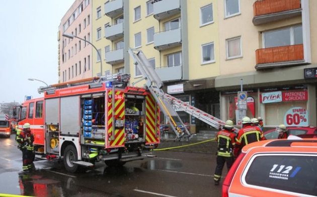 Κόλαση φωτιάς σε πολυκατοικία στη Γερμανία – Τέσσερις νεκροί και 23 τραυματίες (βίντεο)
