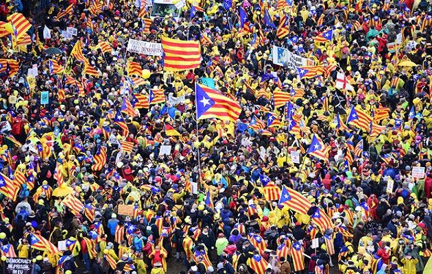 45.000 διαδηλωτές υπέρ της αυτονομίας της Καταλονίας στις Βρυξέλλες – “Ευρώπη ξύπνα”