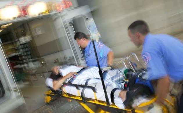 Απίστευτο: Τραυματιοφορέας σκότωνε ασθενείς για να πάρει μίζα από γραφεία τελετών