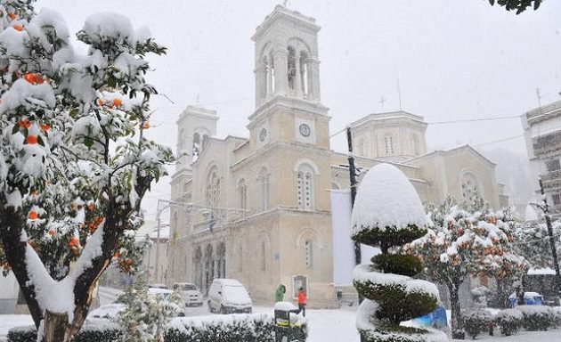 Στα “λευκά” η Ελλάδα – Ο χιονιάς “σκέπασε” πολλές περιοχές (φωτο)