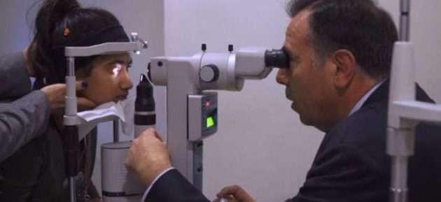 Κορίτσι που τυφλώθηκε από ΣΟΚ στη Βαγδάτη βρίσκει την όρασή του στα χέρια Έλληνα γιατρού