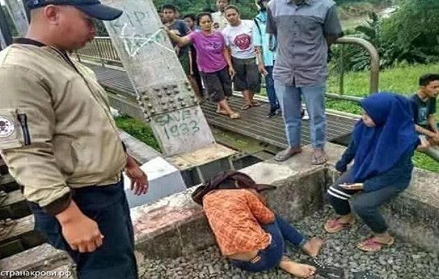 Σοκ στην Ινδονησία: Tρένο άνοιξε το κεφάλι 16χρονης την ώρα που πόζαρε για σέλφι (φωτο)