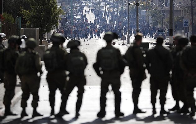 Επεισόδια στην Ιερουσαλήμ: Ένας νεκρός και εκατοντάδες τραυματίες σε συγκρούσεις Ισραηλινών – Παλαιστινίων