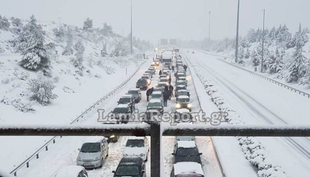Εισαγγελέας για τους εγκλωβισμένους από το χιόνι στην εθνική οδό