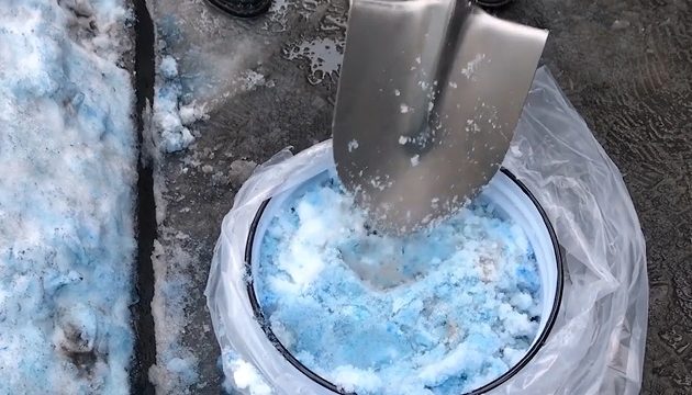 Μπλε χιόνι σκέπασε την Αγία Πετρούπολη