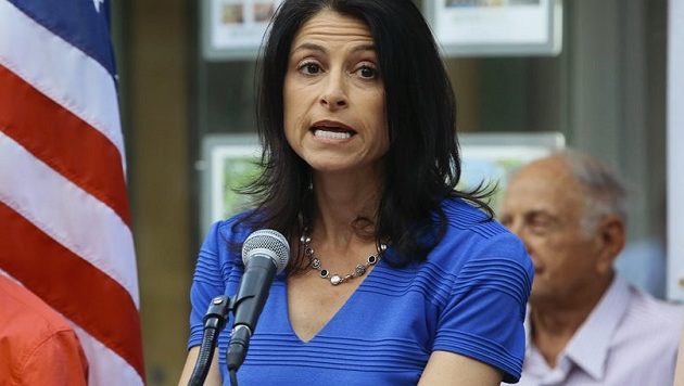 Υποψήφια Γενική Εισαγγελέας στο Μίσιγκαν: Ψηφίστε αυτόν που δεν έχει πέος