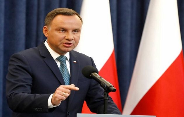 Ο Πολωνός πρόεδρος αψηφά τις κυρώσεις από την Ε.Ε. – Yπέγραψε τα νομοσχέδια της δικαστικής μεταρρύθμισης