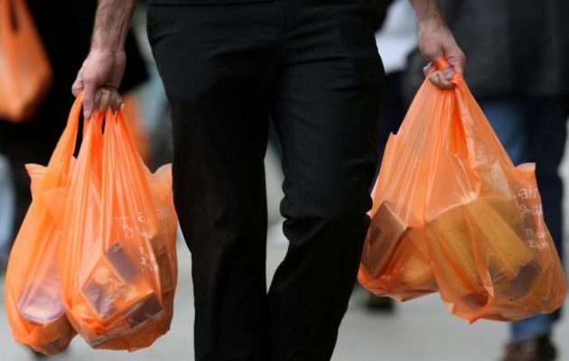 Έως και 30.000 ευρώ τα πρόστιμα για τις πλαστικές σακούλες