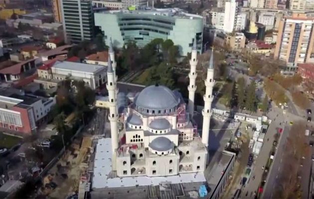 Αυτό είναι το τζαμί στα Τίρανα που φτιάχνει και “διαφημίζει” η Άγκυρα (βίντεο)