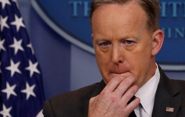 Ο Σον Σπάισερ βγάζει βιβλίο και αποκαλύπτει την άγνωστη πλευρά της κυβέρνησης Τραμπ