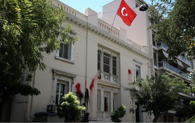 Συνελήφθησαν 57 φοιτητές από την Κύπρο έξω από την τουρκική πρεσβεία