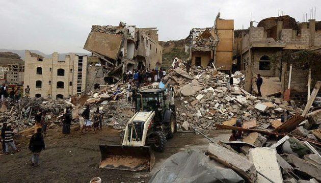 Νυχτερινές αεροπορικές επιδρομές “ισοπέδωσαν” τη Σανάα στην Υεμένη μετά το φόνο του Σαλέχ