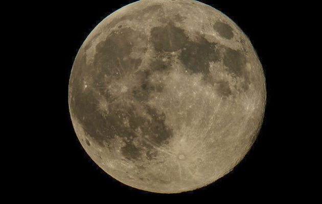 Με μια σούπερ-Σελήνη και τους διάττοντες Τεταρτίδες ξεκινά το 2018