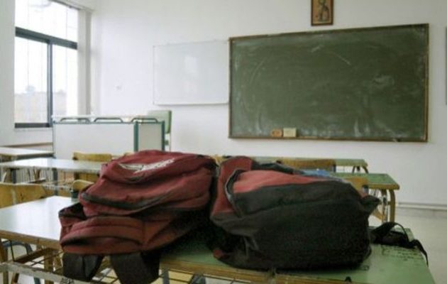Καθιερώνεται “η τσάντα στο σχολείο” – Ελεύθερα Σαββατοκύριακα χωρίς διάβασμα για τους μαθητές