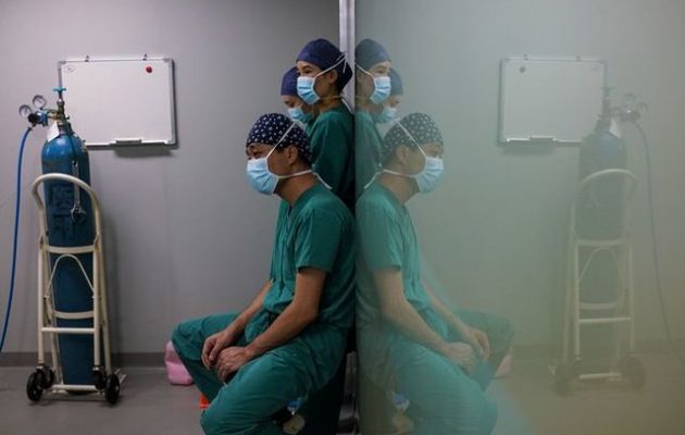 Γιατρός κατέρρευσε και πέθανε έπειτα από 18 ώρες συνεχόμενης εργασίας (φωτο)