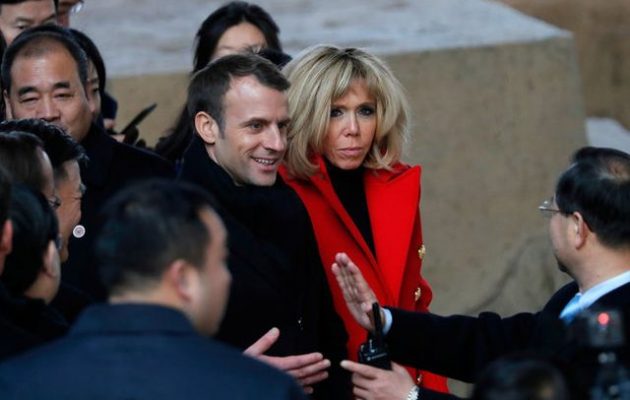 Άλογο της Ρεπουμπλικανικής Φρουράς το δώρο Μακρόν στην πρώτη του επίσκεψη στην Κίνα