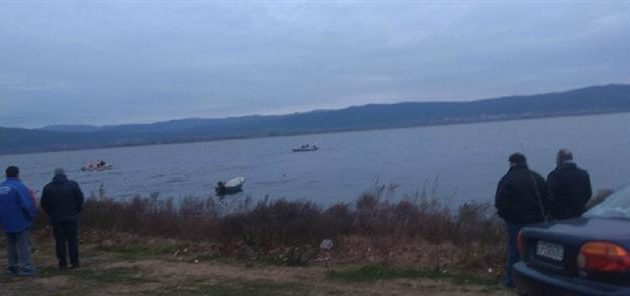 Εντοπίστηκε σορός στη Μικρή Βόλβη, που ίσως ανήκει σε έναν από τους δυο αγνοούμενους ψαράδες