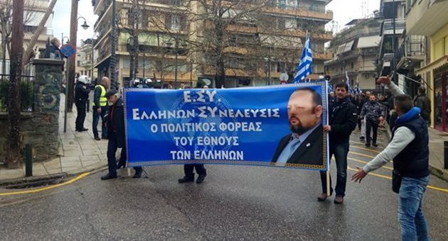 Επεισόδια σε πορεία οπαδών του Σώρρα στο Αγρίνιο (βίντεο)