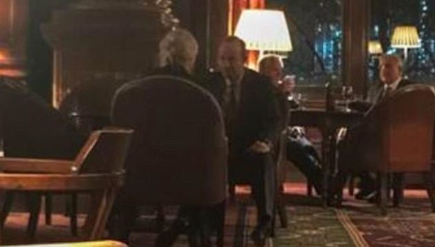 Ο Βρετανός πολιτικός Χένρι Μπόλτον τελικά δεν άντεξε το “χωρισμό” από το 25χρονο μοντέλο (φωτο)