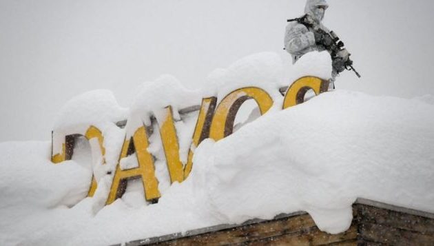 “Απόρθητο φρούριο” το Νταβός από την επέλαση του χιονιά (φωτο)
