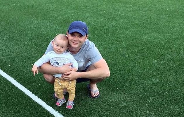 39χρονος πήδηξε από τον όγδοο όροφο και σκότωσε ένα μωρό 21 μηνών