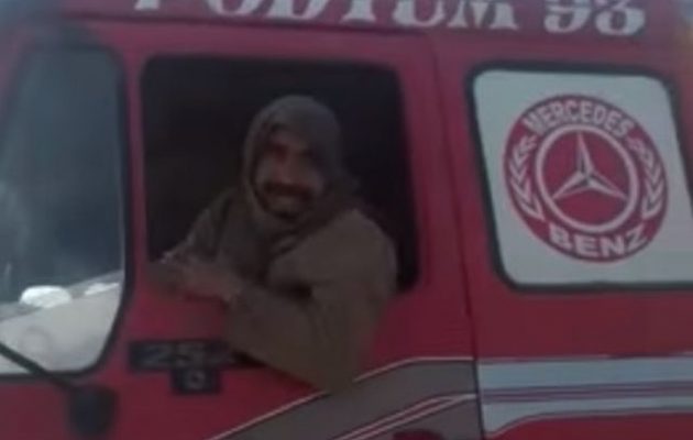 Τουρκικό δημοτικό βυτιοφόρο φόρτωνε κλεμμένο πετρέλαιο από το Ισλαμικό Κράτος στη Συρία (βίντεο)