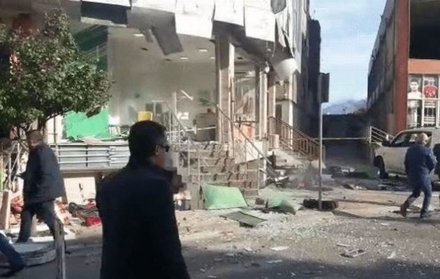 Ισχυρή έκρηξη κατέστρεψε τα γραφεία της σερβικής μειονότητας στη Σκόδρα της Αλβανίας (βίντεο)