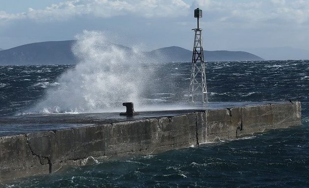 Απίστευτο: Οι θυελλώδεις άνεμοι που πνέουν στην Ελλάδα έφτασαν τα 132 χιλιόμετρα την ώρα
