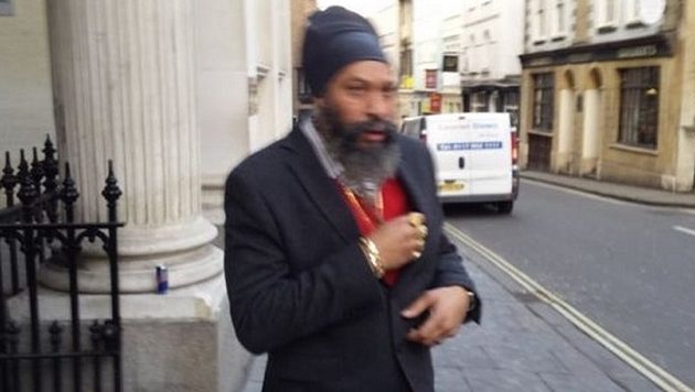 Πατέρας εννέα παιδιών αυνανίζονταν για μια ώρα σε πάρκο στη Βρετανία